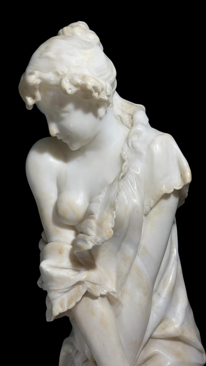 Statua raffigurante una giovane fanciulla sorridente mentre si lava, par Bazone Marmo -photo-3