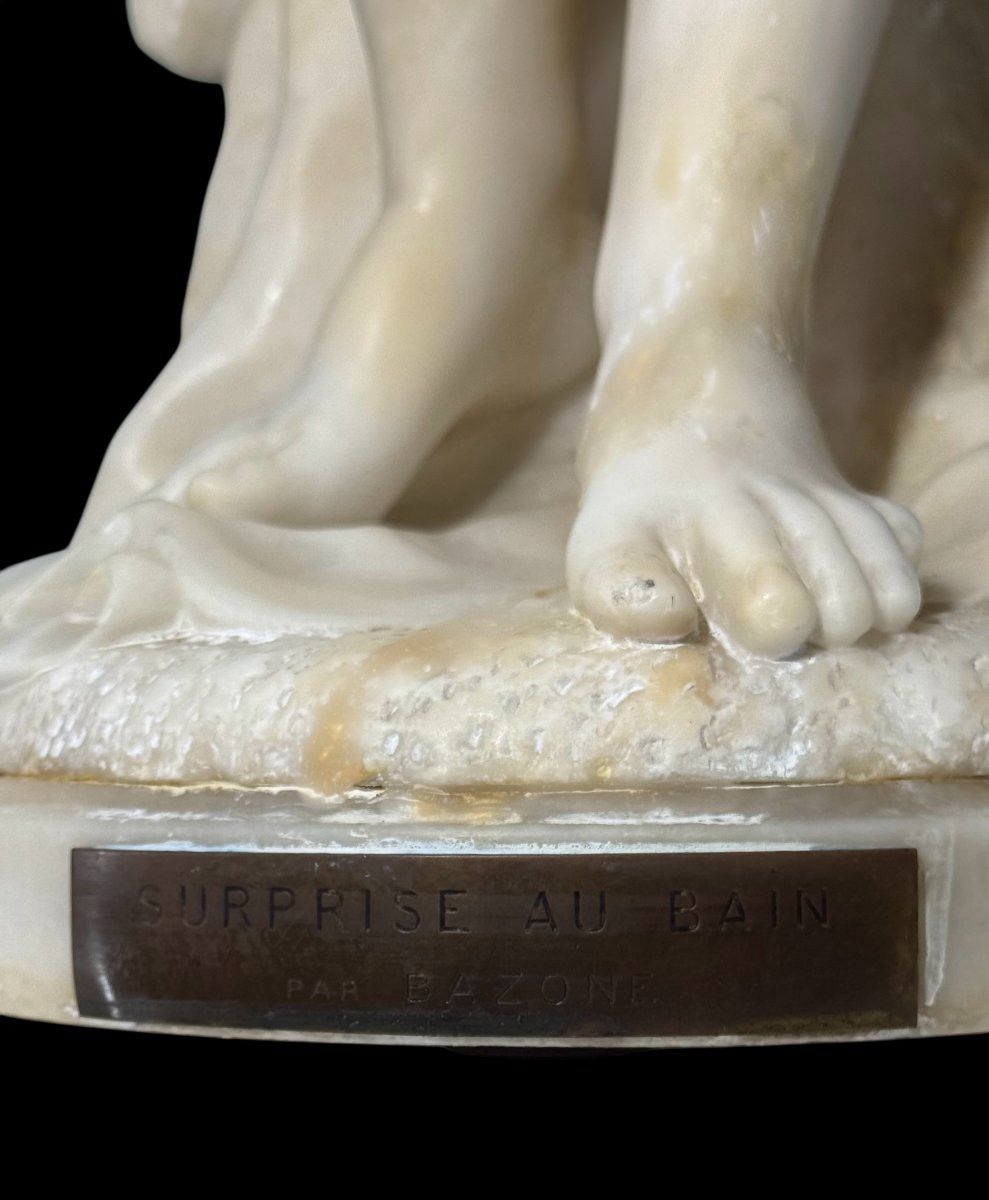 Statua raffigurante una giovane fanciulla sorridente mentre si lava, par Bazone Marmo -photo-1