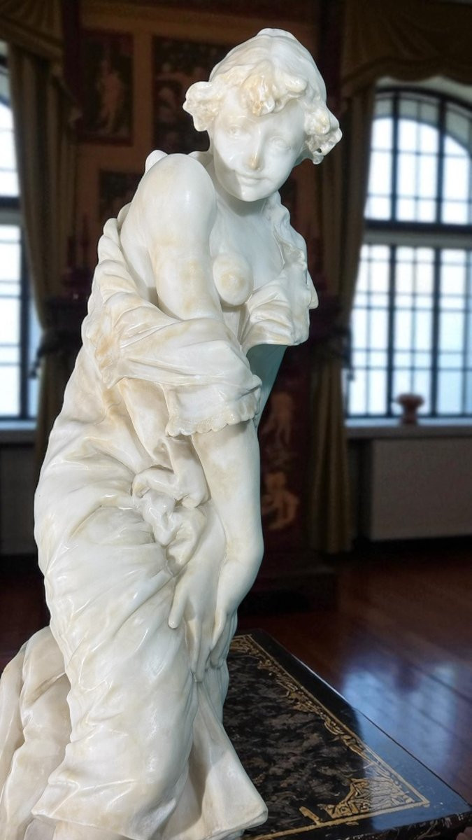 Statua raffigurante una giovane fanciulla sorridente mentre si lava, par Bazone Marmo -photo-2