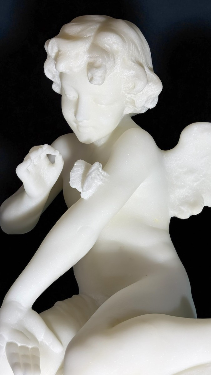 Statua raffigurante un angioletto felice che gioca con una farfalla, Marmo di Carrara, Pugi-photo-2