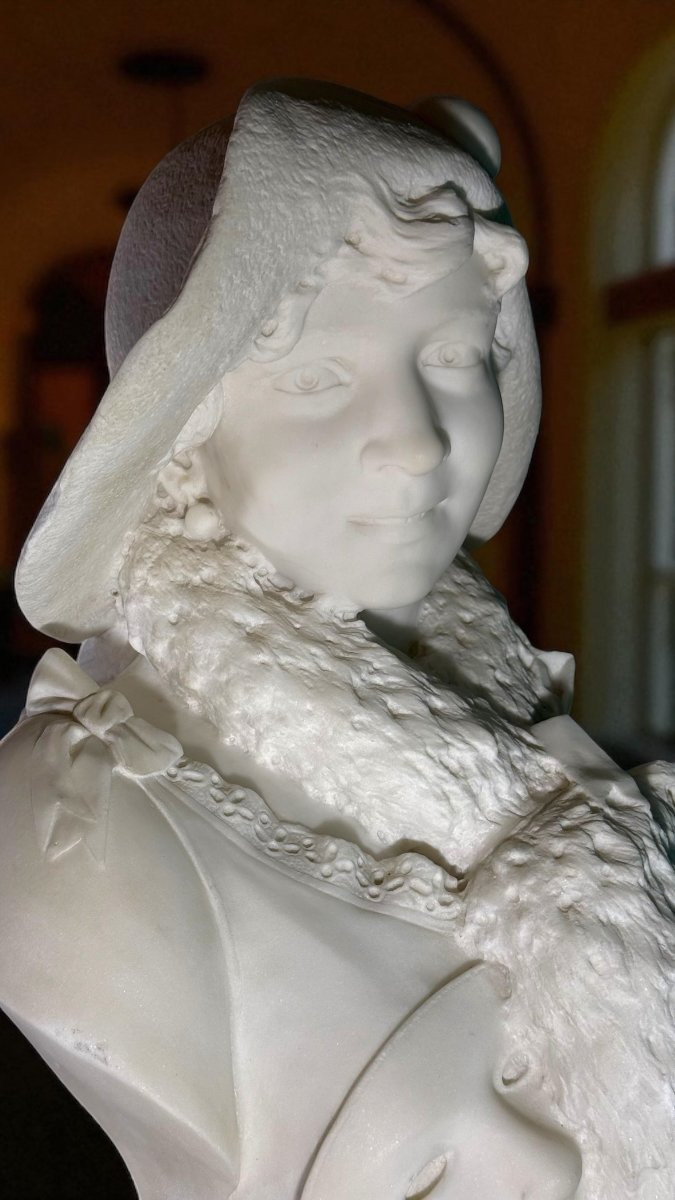 Busto fanciulla che sorride con Maschera di Carnevale, Marmo Carrara -photo-4