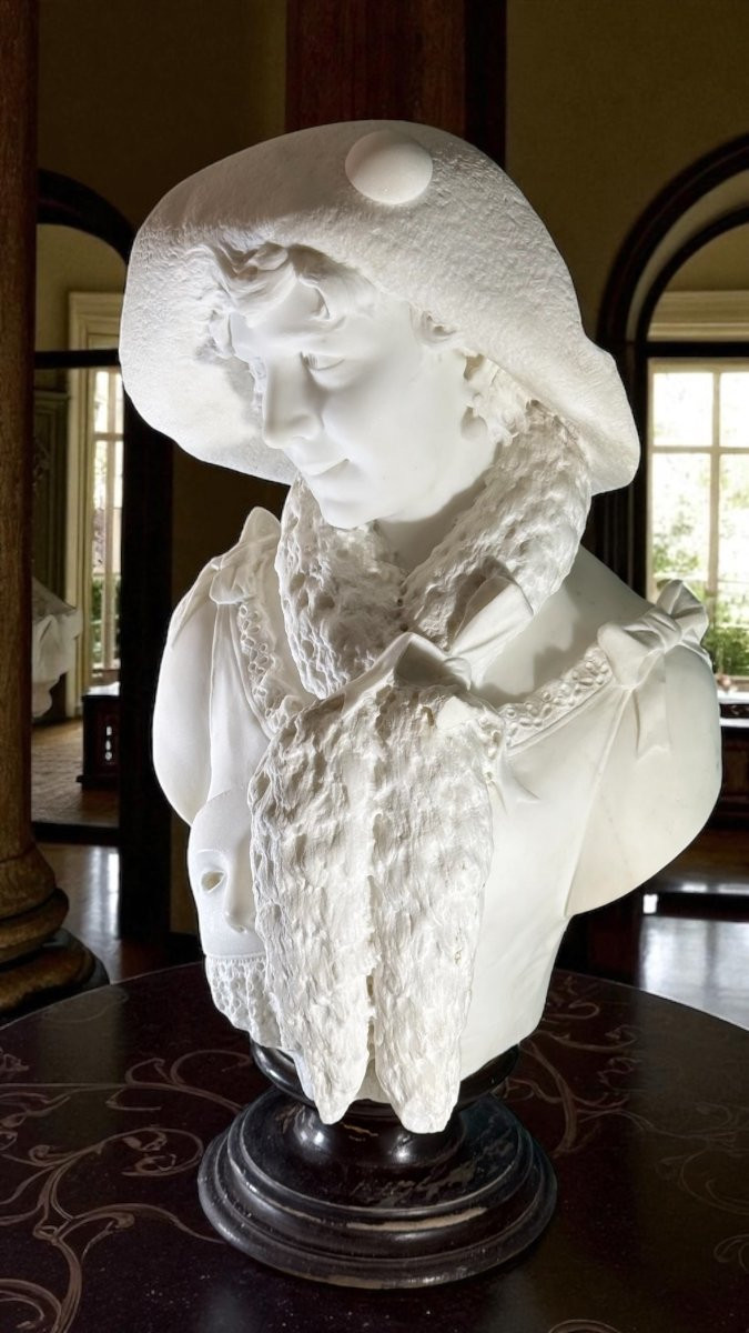 Busto fanciulla che sorride con Maschera di Carnevale, Marmo Carrara -photo-3