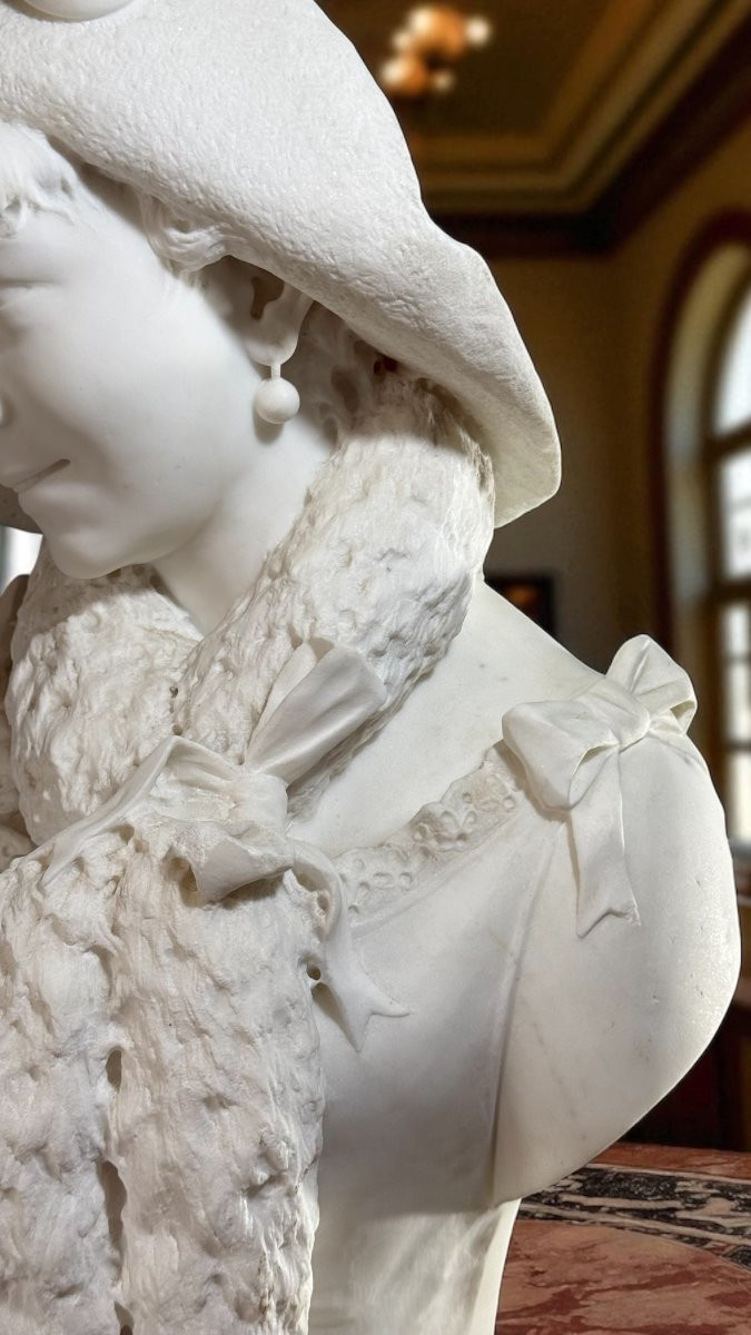 Busto fanciulla che sorride con Maschera di Carnevale, Marmo Carrara -photo-4