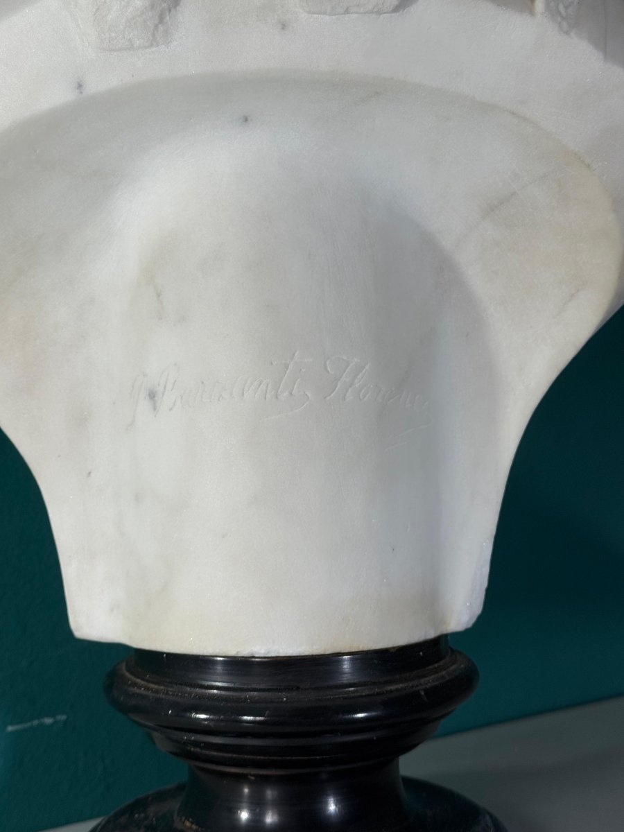 Busto fanciulla che sorride con Maschera di Carnevale, Marmo Carrara -photo-7