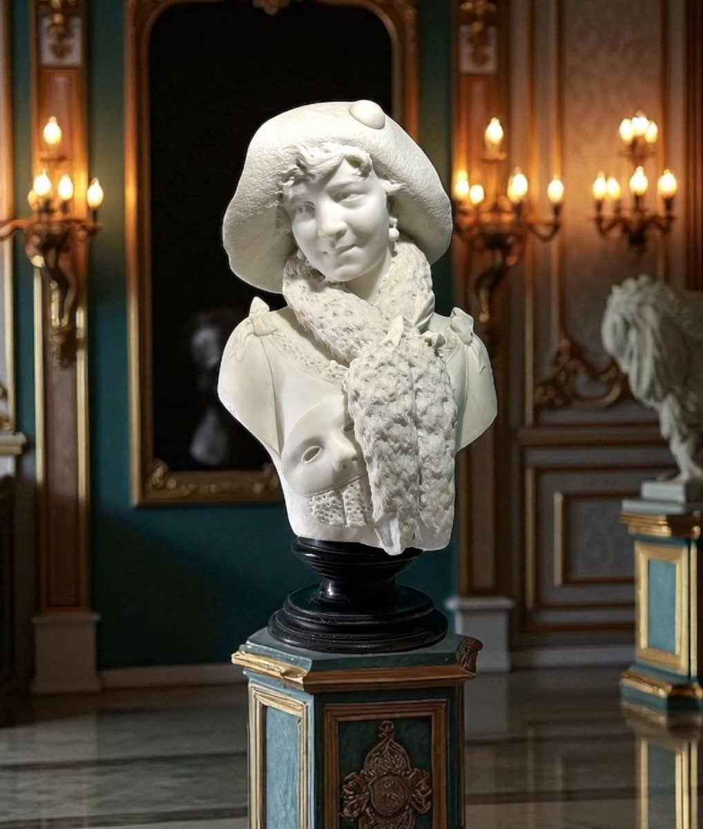 Busto fanciulla che sorride con Maschera di Carnevale, Marmo Carrara 