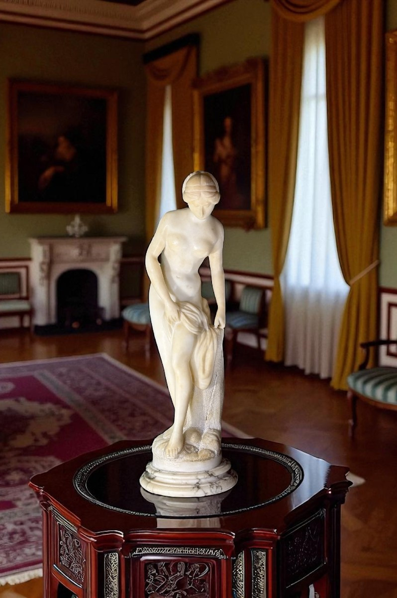 Statua Bagnante Nuda, dal modello di Etienne-Maurice Falconet, Marmo 