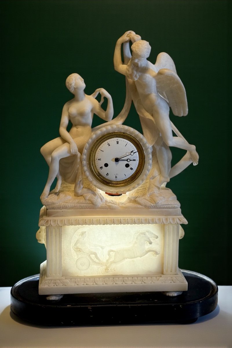 Orologio Neoclassico con sculture Mitologiche in Marmo Bianco Statuario di Carrara -photo-4