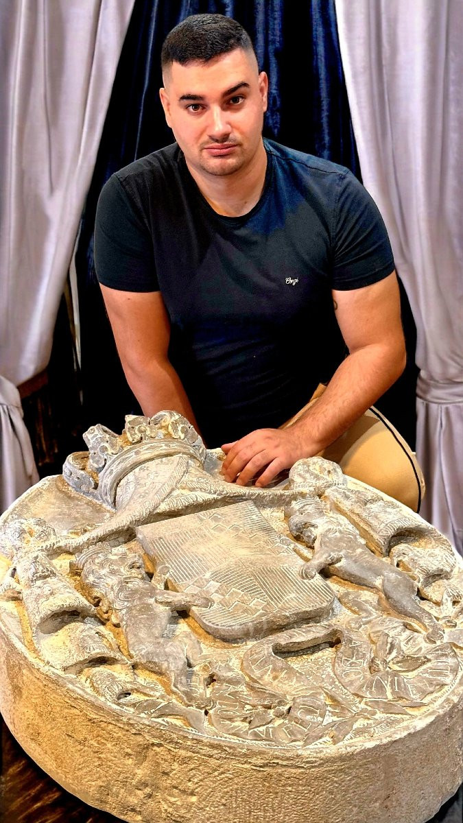 Stemma Nobiliare dei Principi di Ventimiglia, Marmo Bianco statuario di Carrara -photo-3