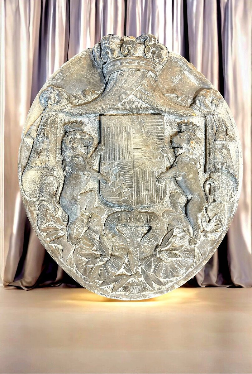 Stemma Nobiliare dei Principi di Ventimiglia, Marmo Bianco statuario di Carrara -photo-1