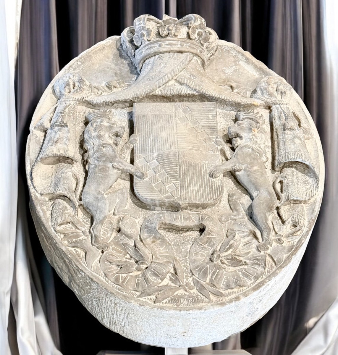 Stemma Nobiliare dei Principi di Ventimiglia, Marmo Bianco statuario di Carrara 