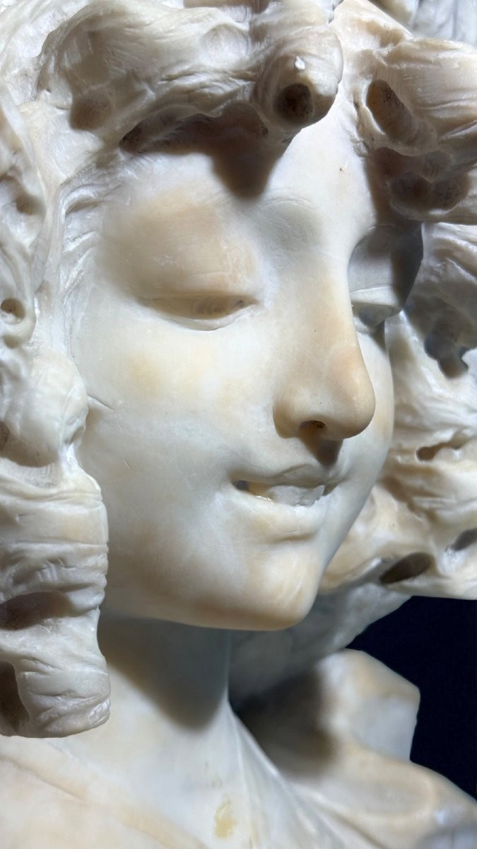 Busto raffigurante una giovane fanciulla con fiori e grande cappello, Marmo -photo-4