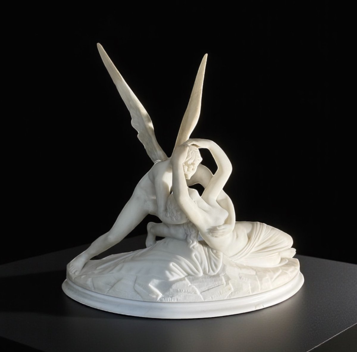 Gruppo scultoreo raffigurante Psiche ravvivata dal bacio d'amore, Marmo Bianco di Carrara -photo-4