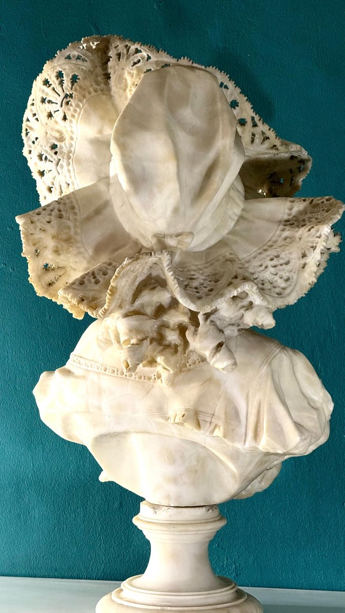 Busto fanciulla con Cappello di Pizzo, Marmo Bianco statuario di Carrara -photo-1