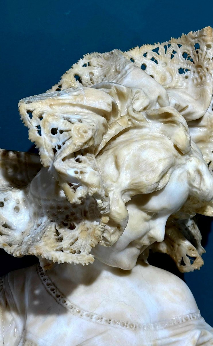 Busto fanciulla con Cappello di Pizzo, Marmo Bianco statuario di Carrara -photo-4