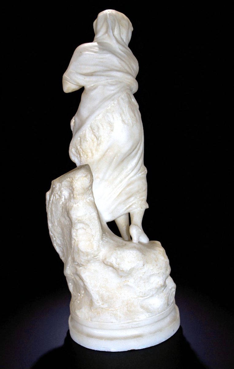 Statua giovane fanciulla sorridente,  Marmo Carrara -photo-3