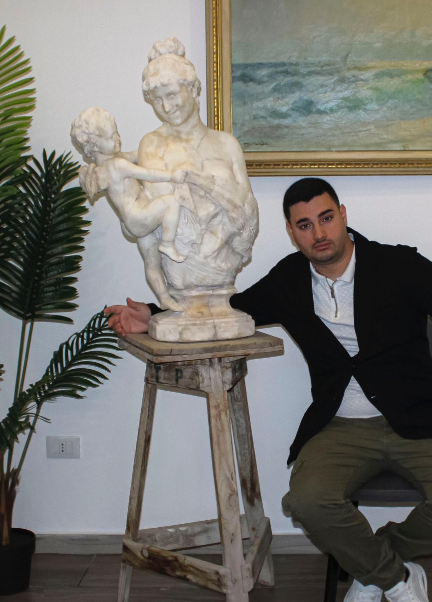 Statua Fanciulla con Eros, Marmo Bianco statuario di Carrara -photo-4