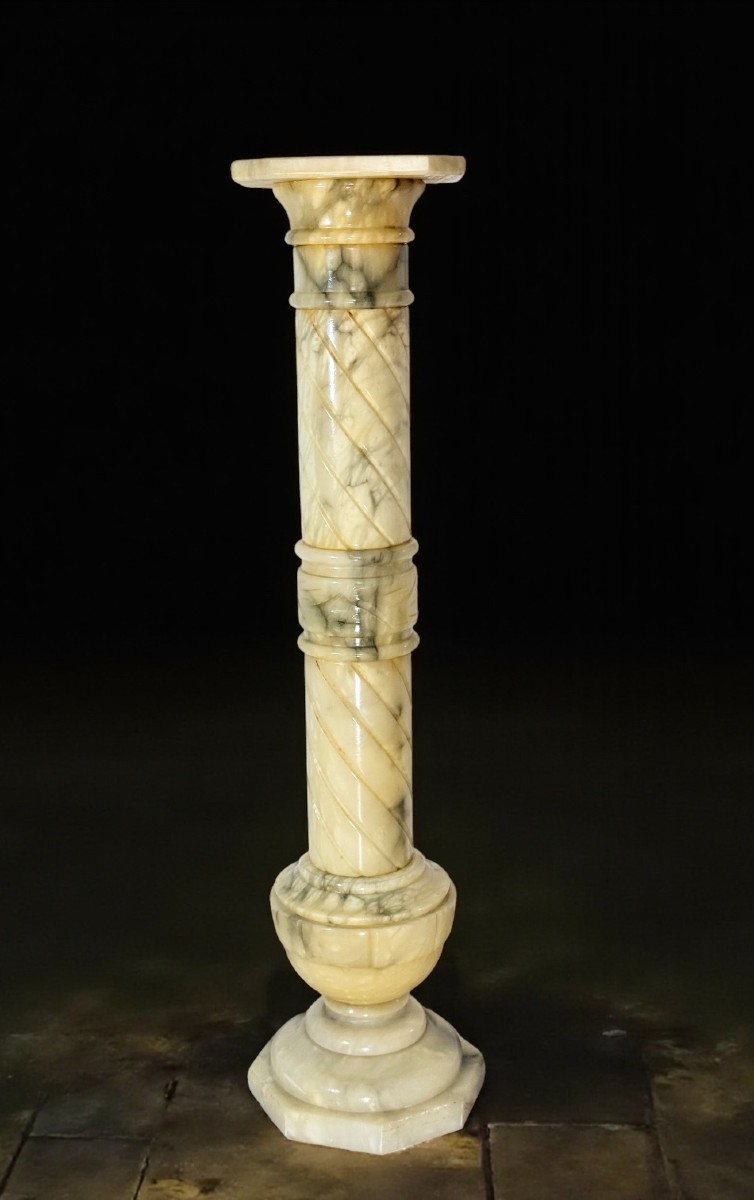 Capitello in Marmo Giallo Arabescato 