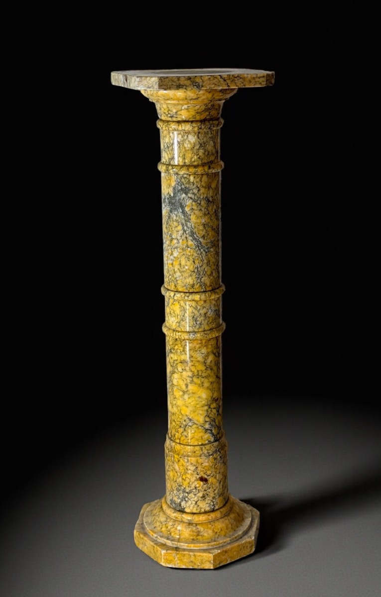 Capitello in Marmo Giallo Arabescato 