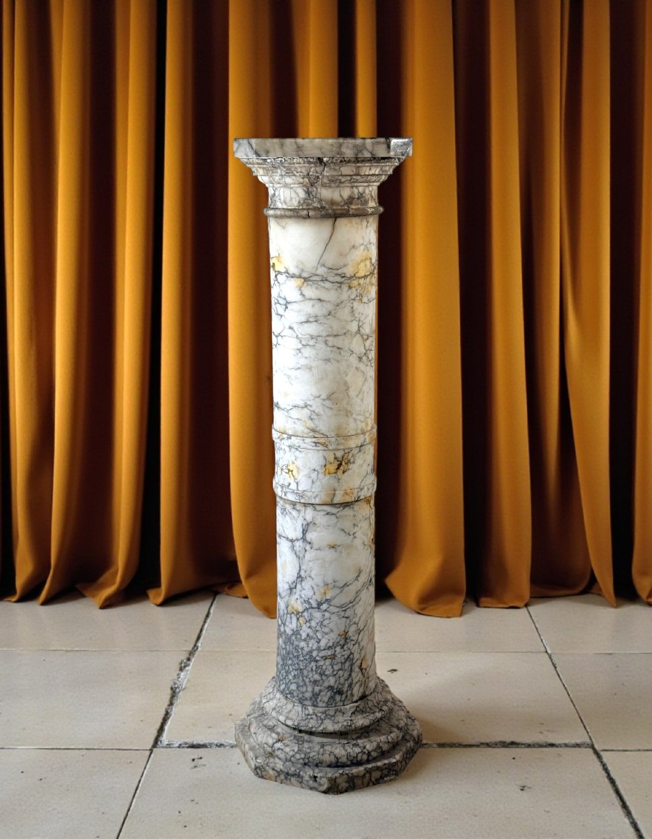 Capitello in Marmo Arabescato 