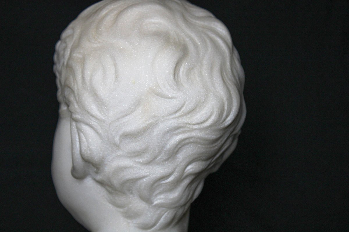 Busto raffigurante un Fanciullo che sorride, Marmo Bianco statuario di Carrara -photo-3