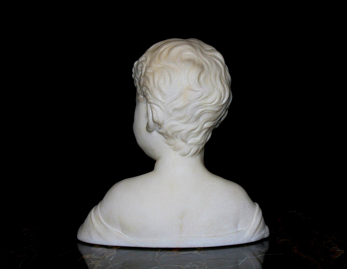 Busto raffigurante un Fanciullo che sorride, Marmo Bianco statuario di Carrara -photo-8