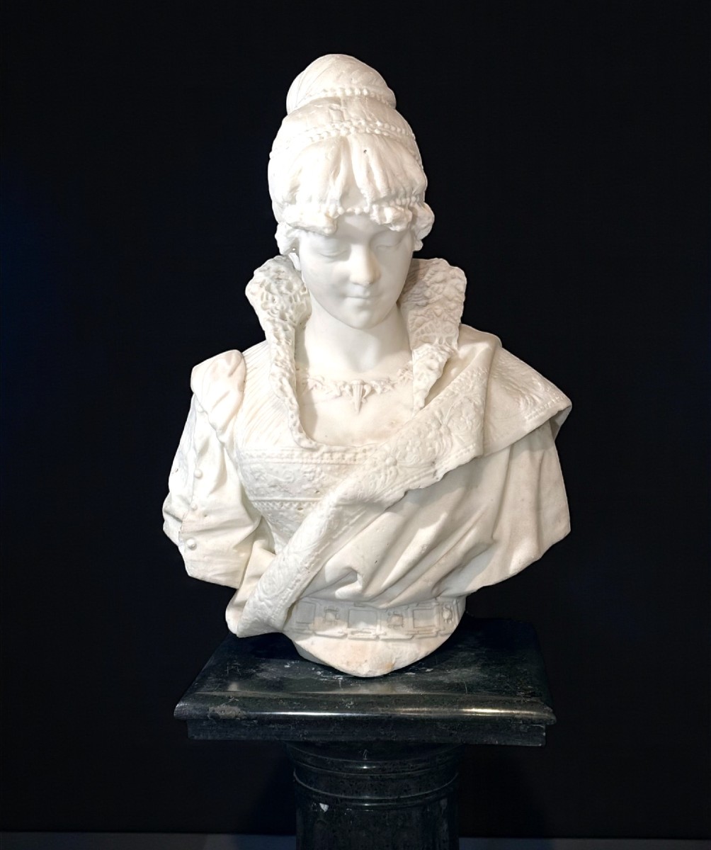 Busto a Grandezza Naturale elegante dama rinascimentale avvolta in tessuti pregiati, Marmo 