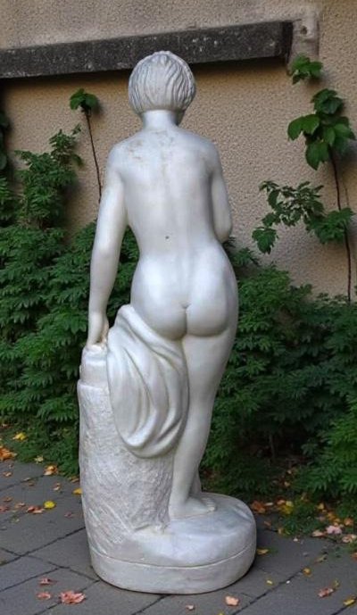 Statua raffigurante una Bagnante Nuda in Marmo bianco di Carrara -photo-2