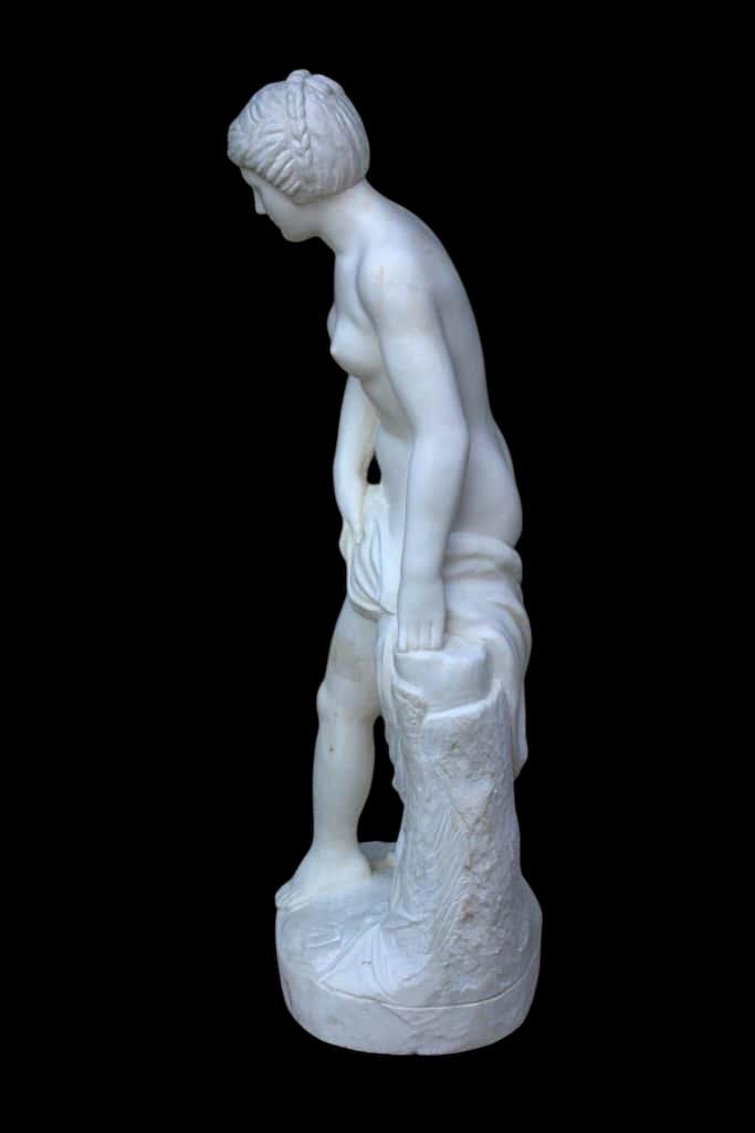 Statua raffigurante una Bagnante Nuda in Marmo bianco di Carrara -photo-3