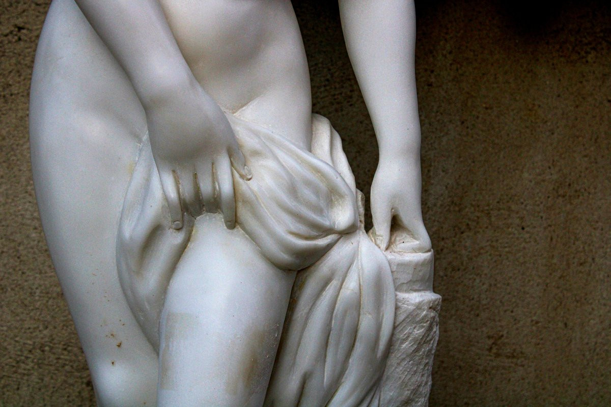 Statua raffigurante una Bagnante Nuda in Marmo bianco di Carrara -photo-5