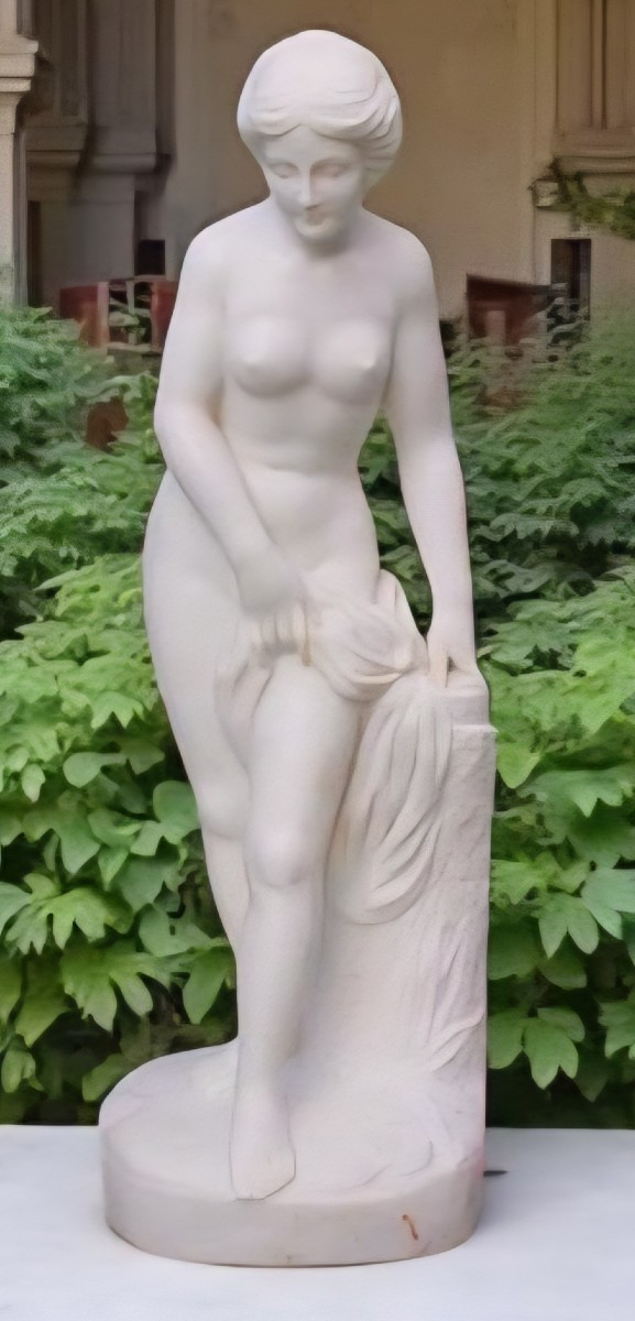 Statua raffigurante una Bagnante Nuda in Marmo bianco di Carrara 