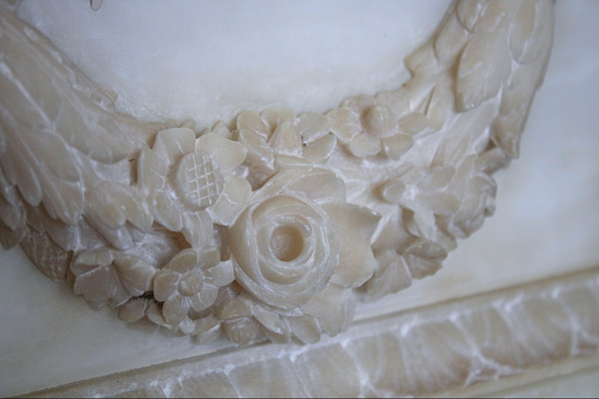 Orologio francese in alabastro con scultura raffigurante un angioletto-photo-5