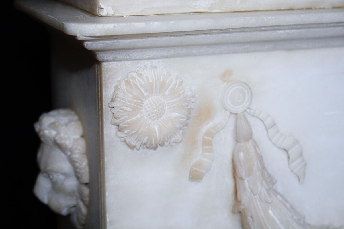 Orologio francese in alabastro con scultura raffigurante un angioletto-photo-6