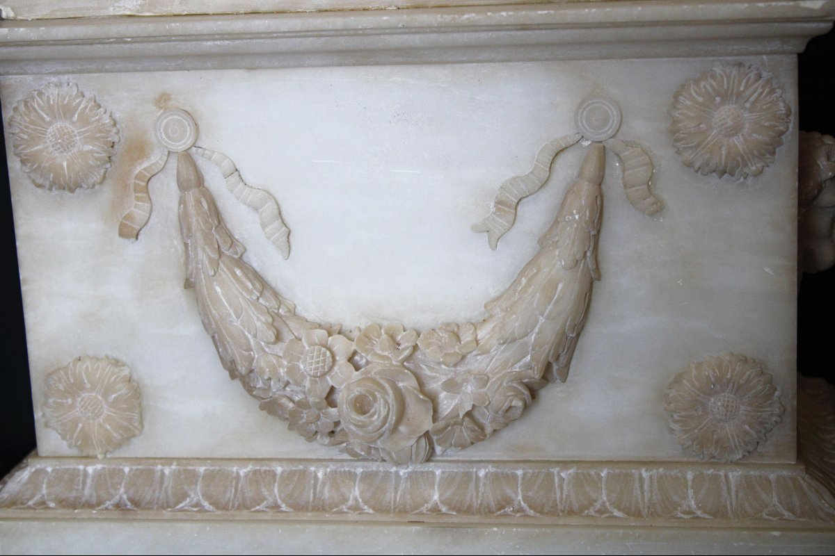 Orologio francese in alabastro con scultura raffigurante un angioletto-photo-7