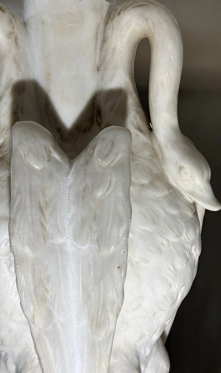 Tavolo ottagonale decorato con foglie e cigni, in Marmo Bianco Statuario di Carrara,  Parigi-photo-1