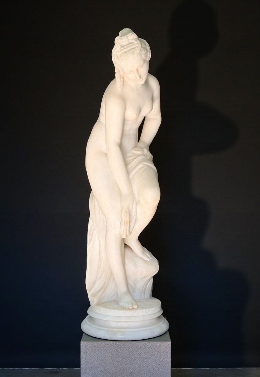 Statua Bagnante tratta dal modello di Christophe-Gabriel Allegrain, Marmo Carrara 