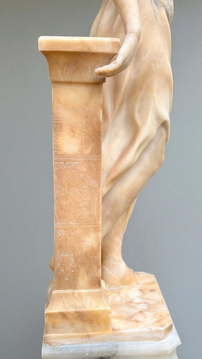 Statua raffigurante una Dama Egizia con una brocca in mano,vicino a una fontana, Marmo -photo-2