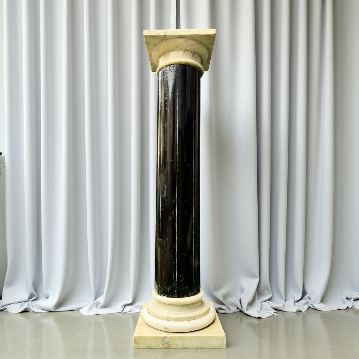 Colonna in Marmo Nero e Marmo Bianco Carrara -photo-5