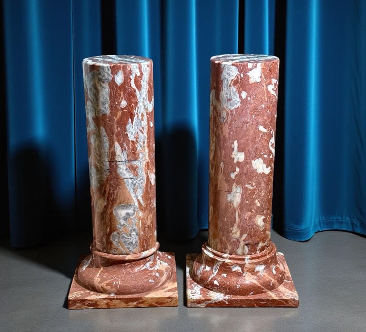 Coppia di Capitelli in Marmo Rosso 