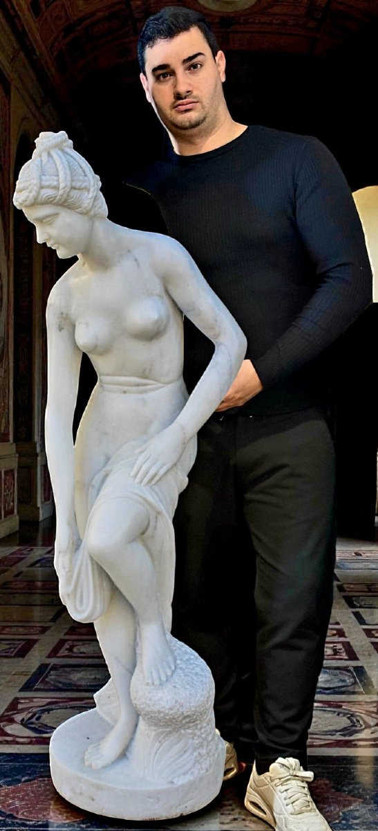 Statua Bagnante, dal modello di Christophe Gabriel Allegrain, Marmo Bianco di Carrara -photo-1