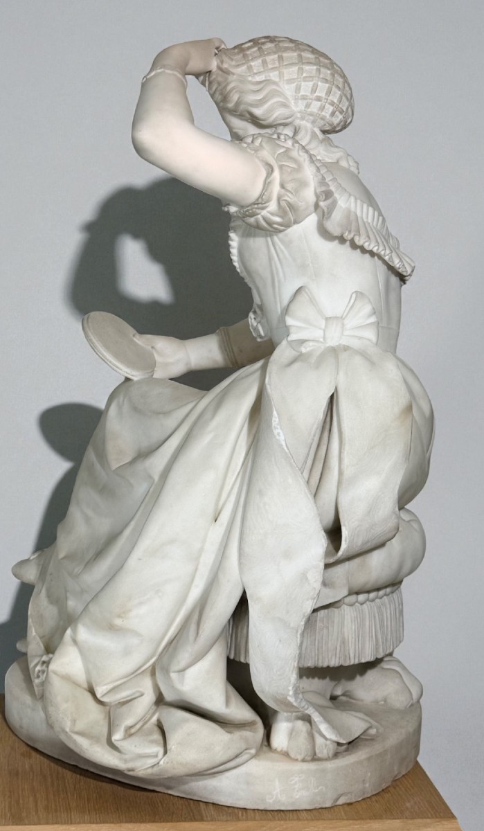  Dama in abito velato, seduta su una sedia con zampe di leone mentre si specchia, Marmo Carrara-photo-2