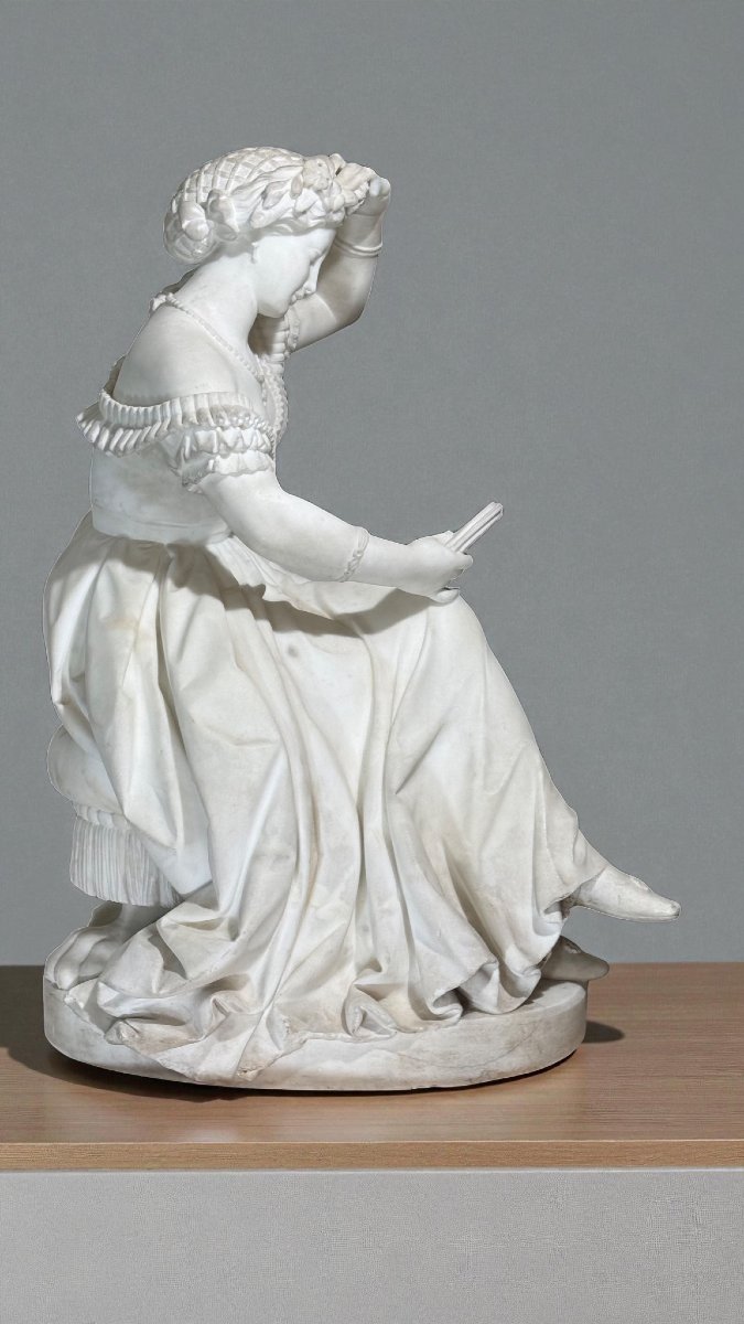  Dama in abito velato, seduta su una sedia con zampe di leone mentre si specchia, Marmo Carrara-photo-2