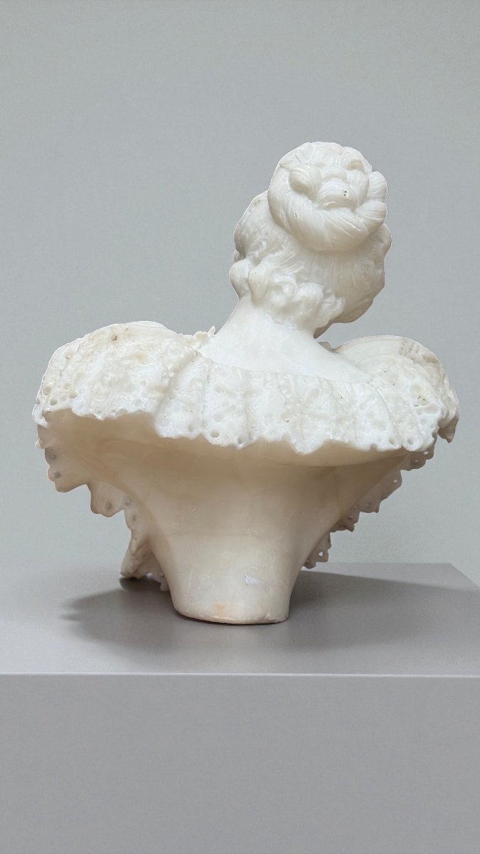 Busto raffigurante Dama con Fiori ed Abito di Pizzo , Affortunato GORI, Marmo Carrara -photo-3