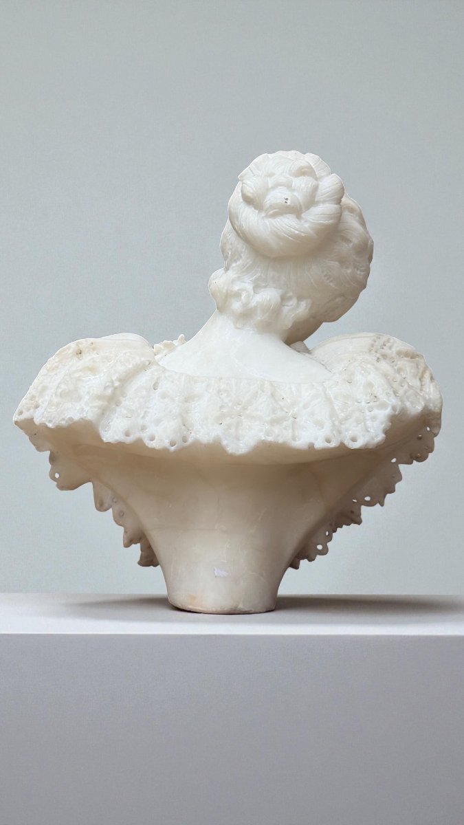 Busto raffigurante Dama con Fiori ed Abito di Pizzo , Affortunato GORI, Marmo Carrara -photo-3