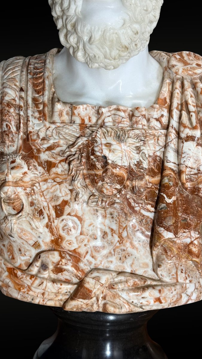 Busto raffigurante Imperatore Adriano, marmi rari -photo-1