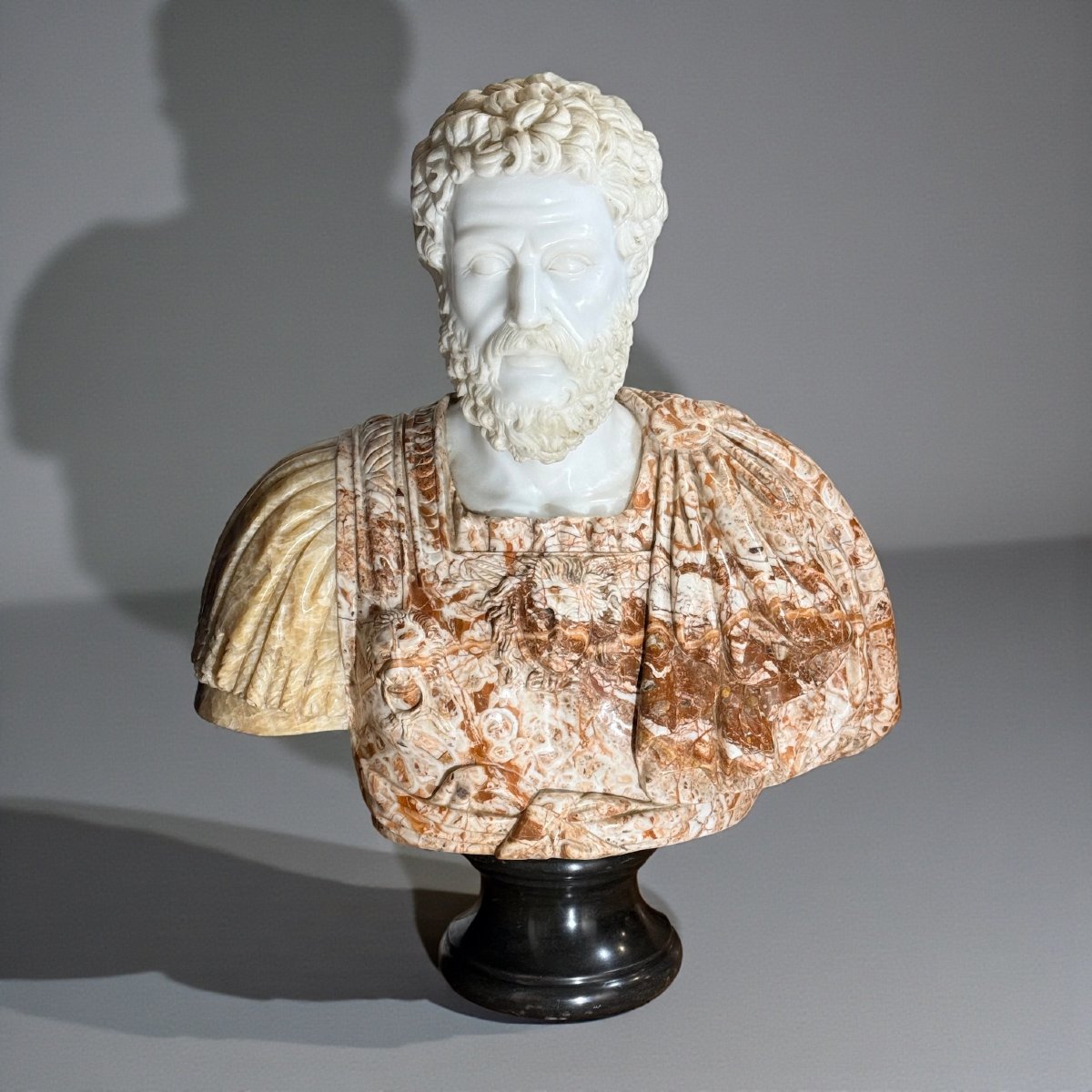 Busto raffigurante Imperatore Adriano, marmi rari -photo-5