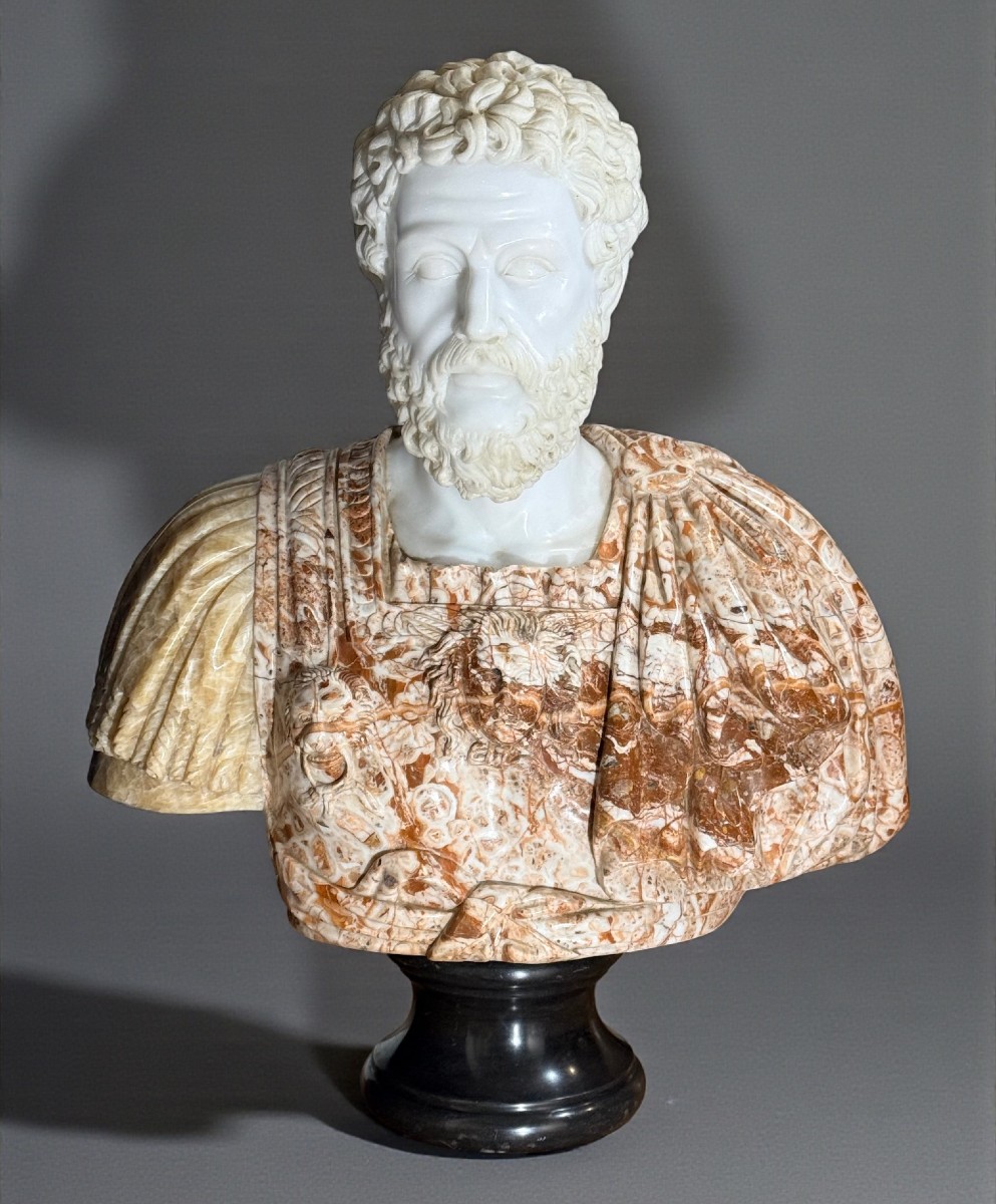 Busto raffigurante Imperatore Adriano, marmi rari 