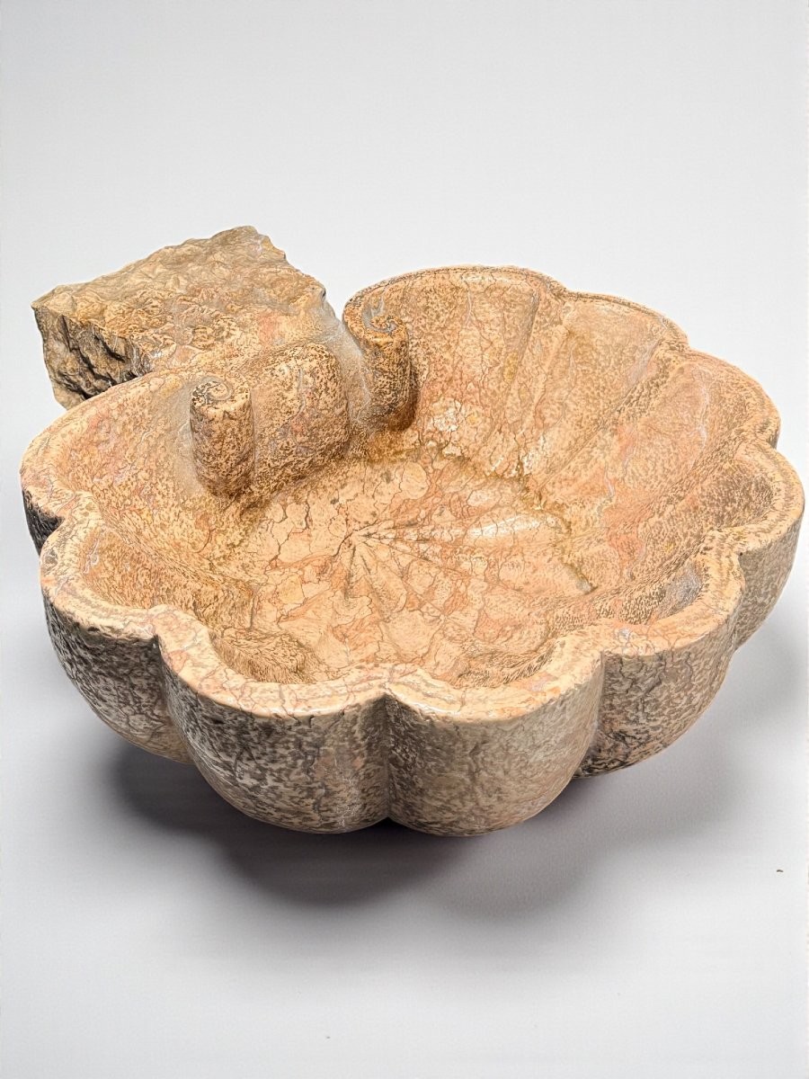Vaso a Conchiglia/Antica Acquasantiera, Marmo Rosso Verona, scolpita a mano