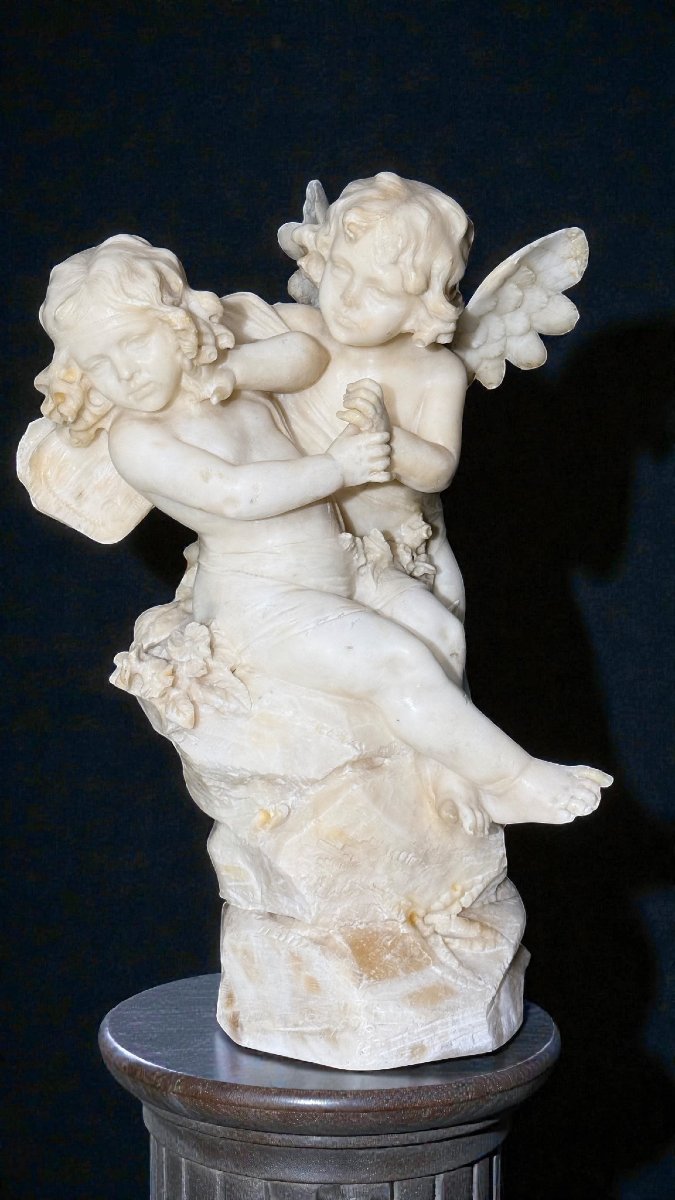 Statua raffigurante due Cherubini che litigano gioiosamente in Marmo-photo-2