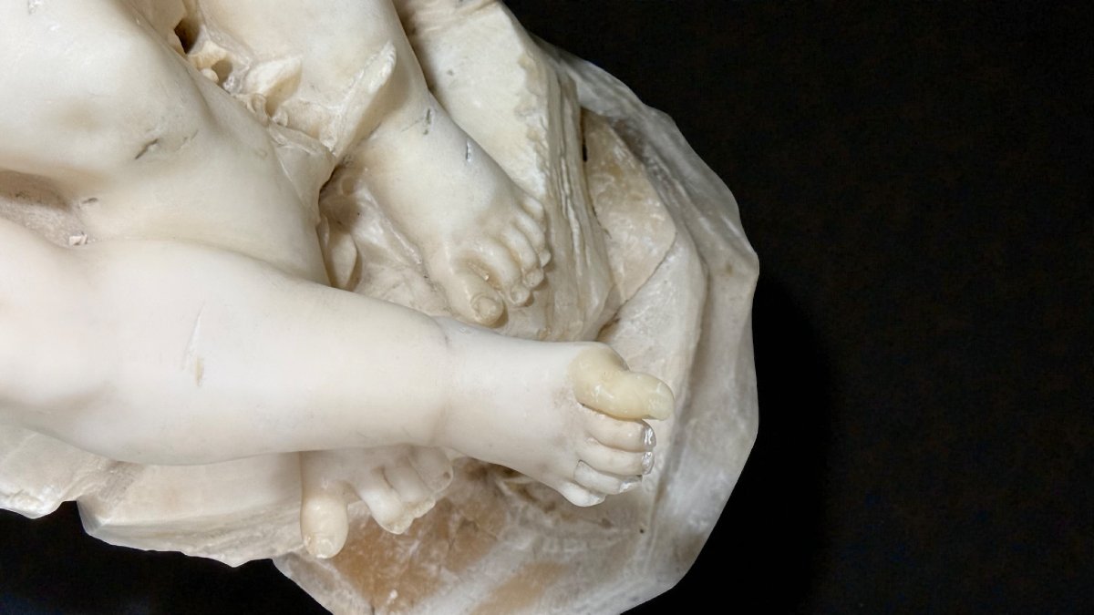 Statua raffigurante due Cherubini che litigano gioiosamente in Marmo-photo-5