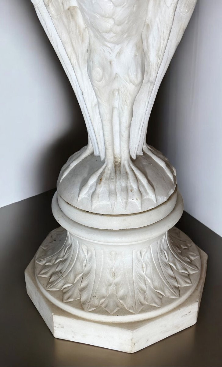 Tavolo con piedistallo ottagonale decorato con cigni in Marmo Carrara -photo-2